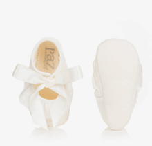 Load image into Gallery viewer, PAZ RODRIGUEZ Ivory Ruffle Baby Pre-Walkers